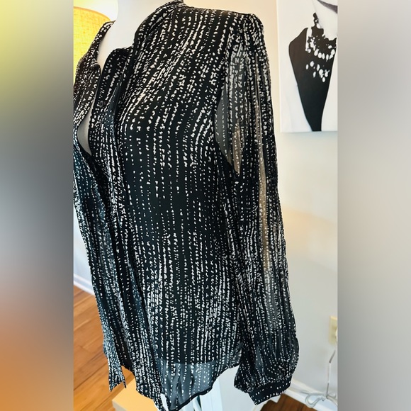 7 For All Mankind Black and White Shirt - Picture 4 of 9